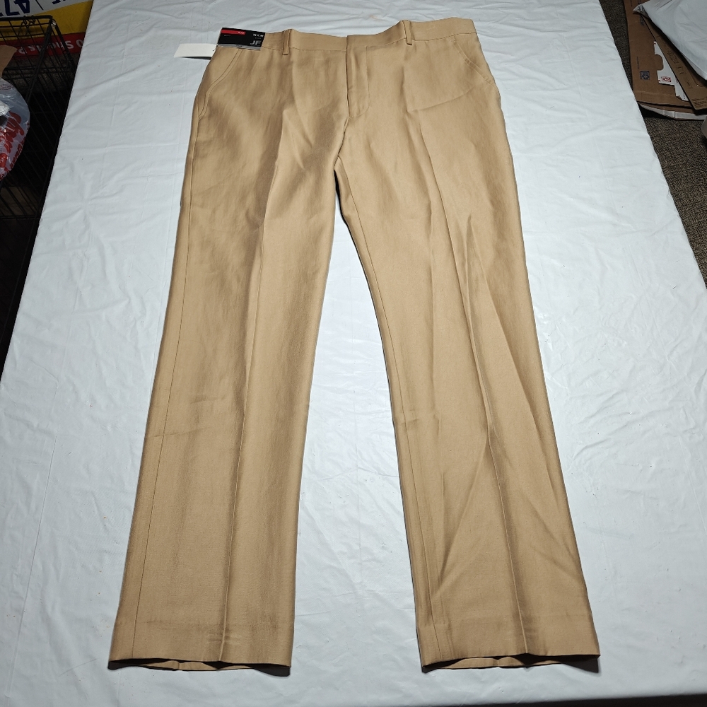 J.Ferrar men's slim-fit pant in a khaki color, size 38x32,32X34